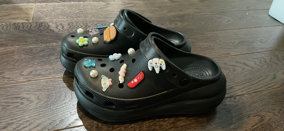 Platform Crocs, Size 7 w/ accessories - photo 2