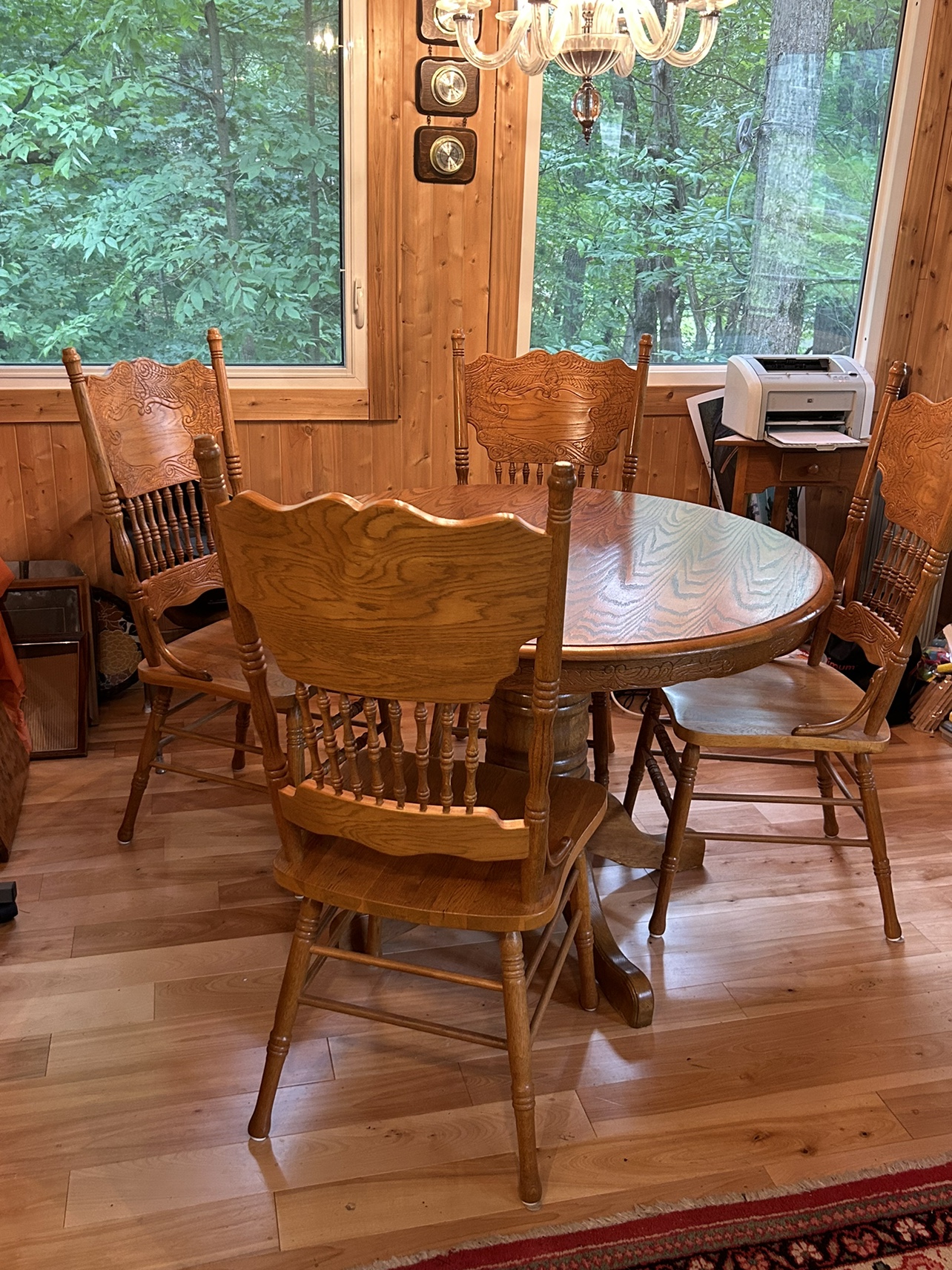 Solid wood gorgeous dining table 4 chairs and leaf