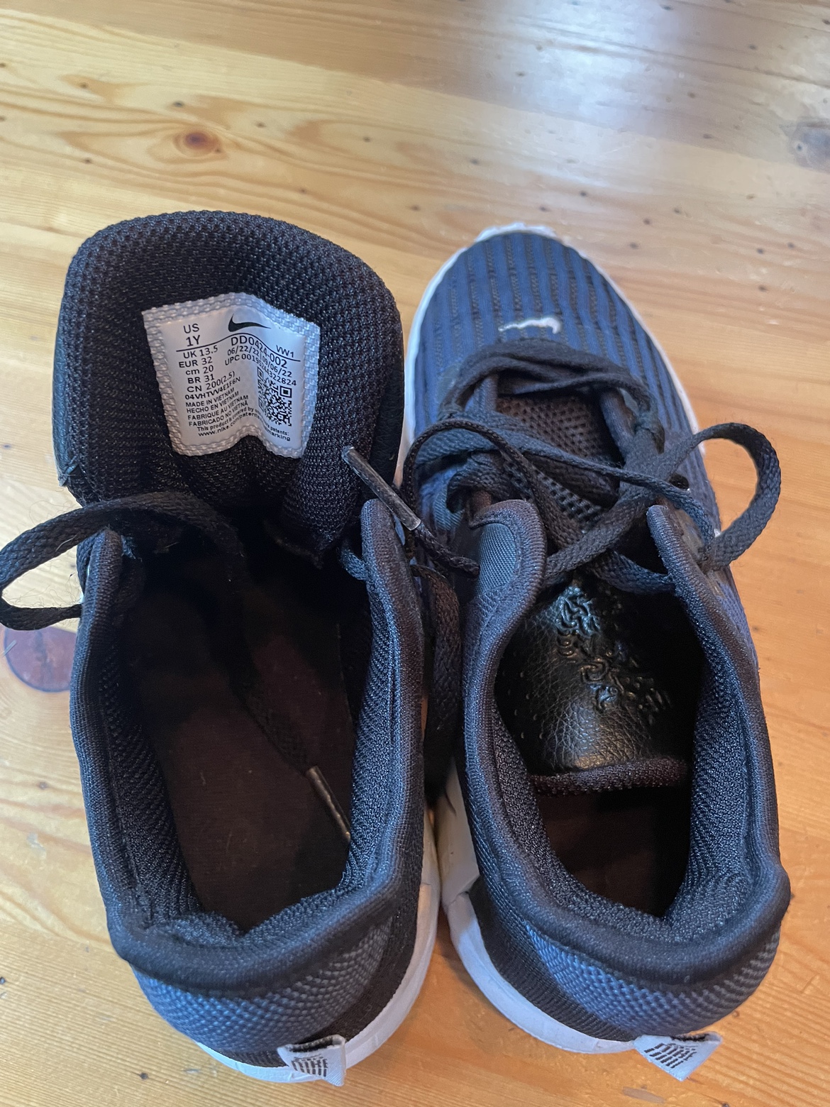 Nike Kids Basketball Shoes Lebron Witness Size 1Y - photo 2