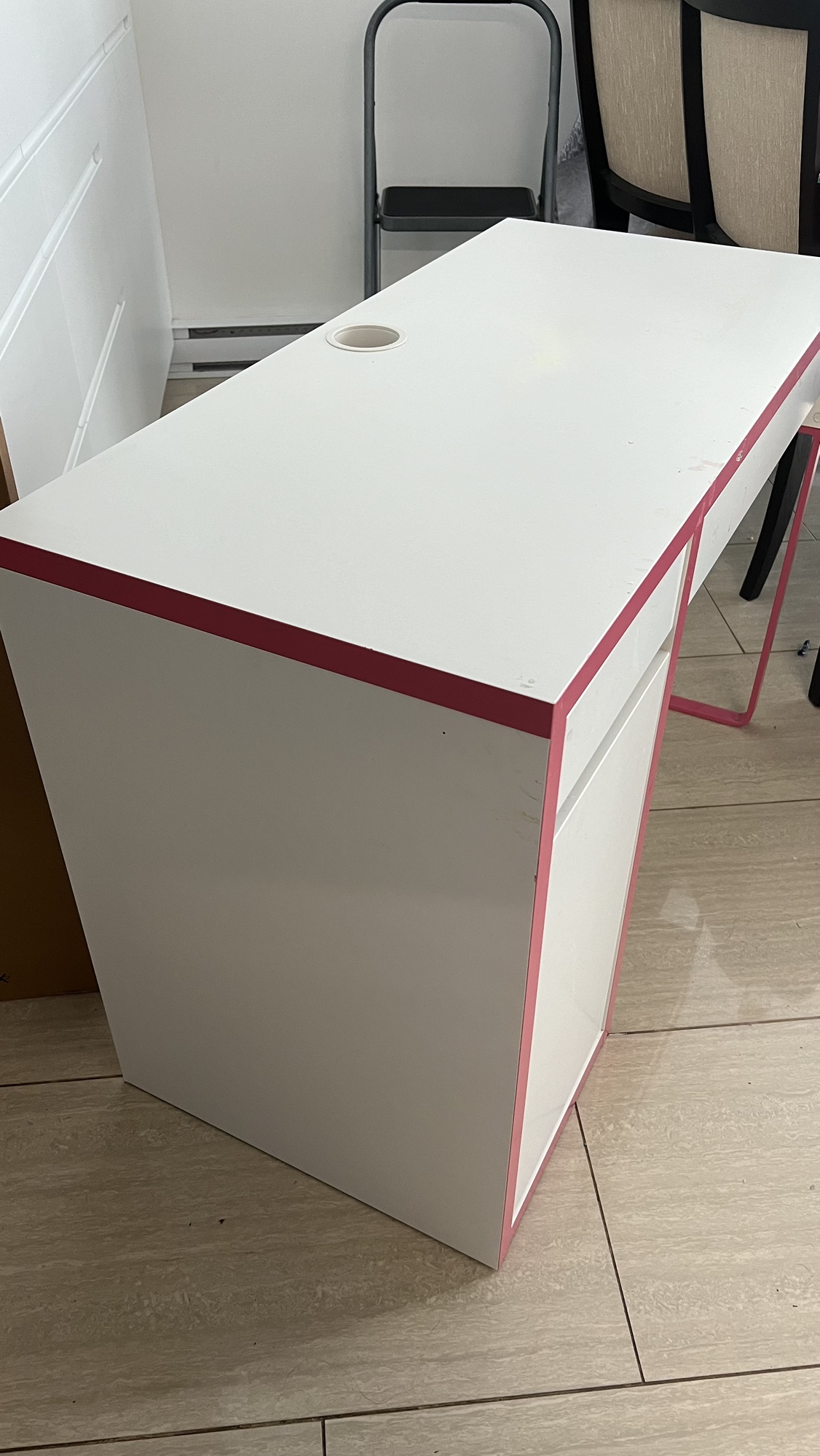 Computer desk (kids/teenagers)