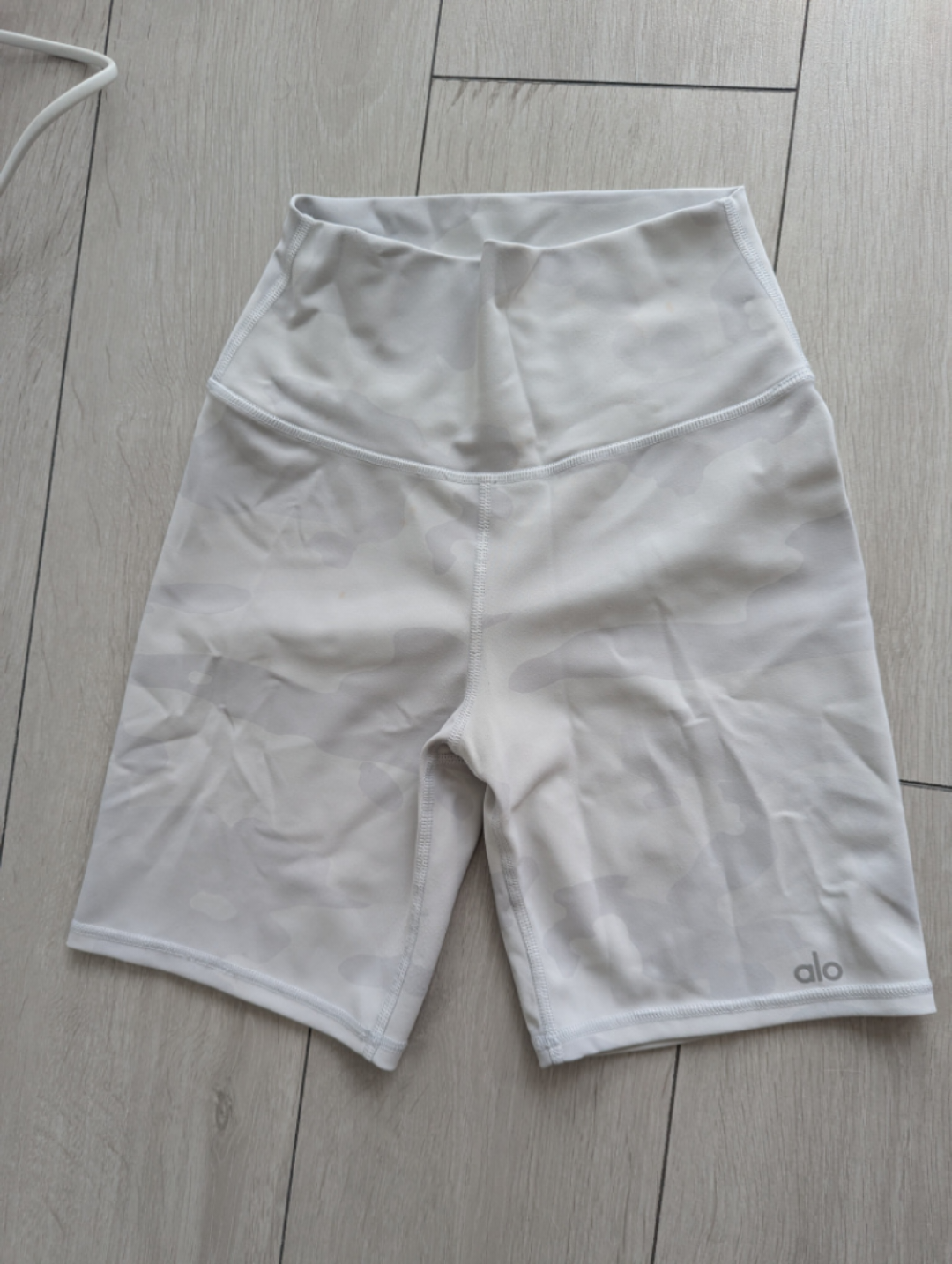 alo vapor short - size s- white camo thumbnail