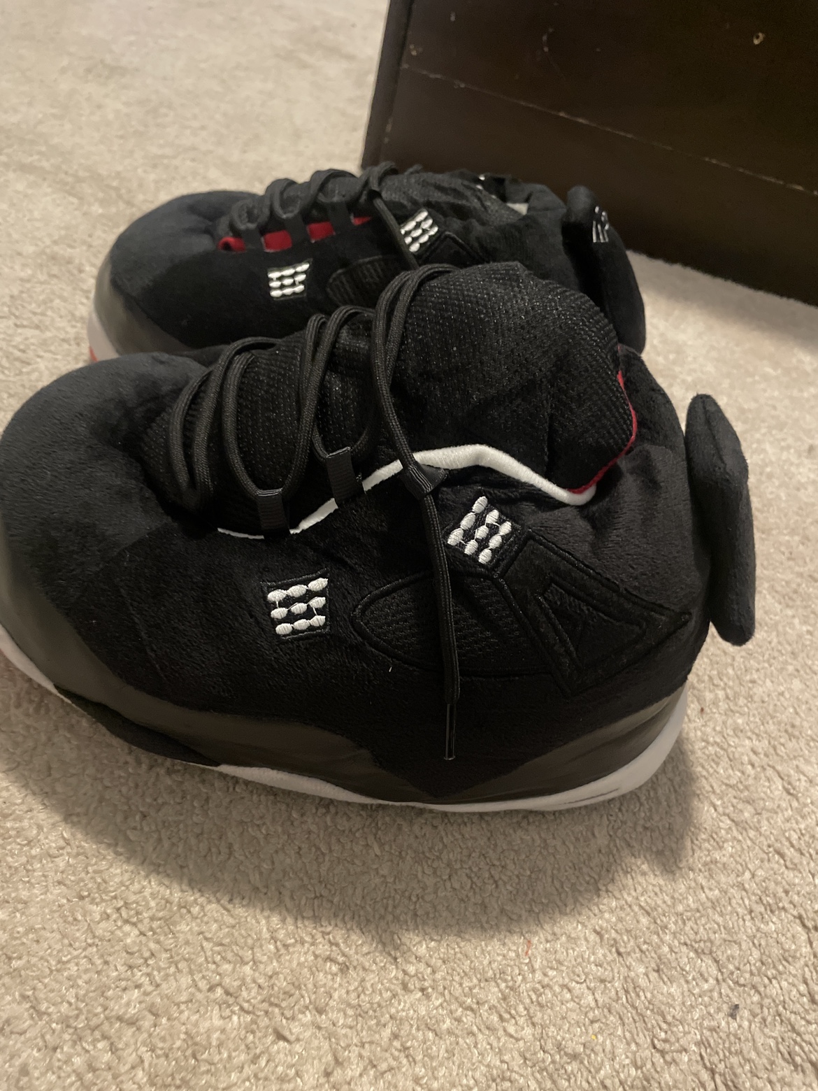 Black and Red Jordan 4 Slippers image indicator(5)