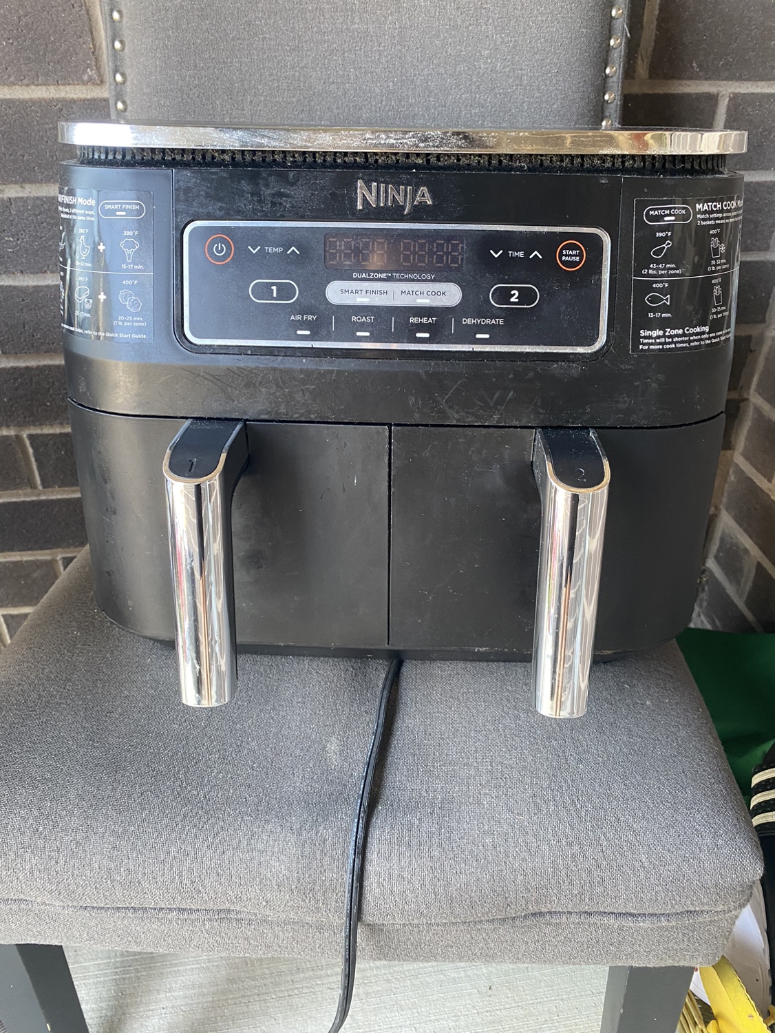 Ninja air fryer 3 yrs old works amazing still - photo 3