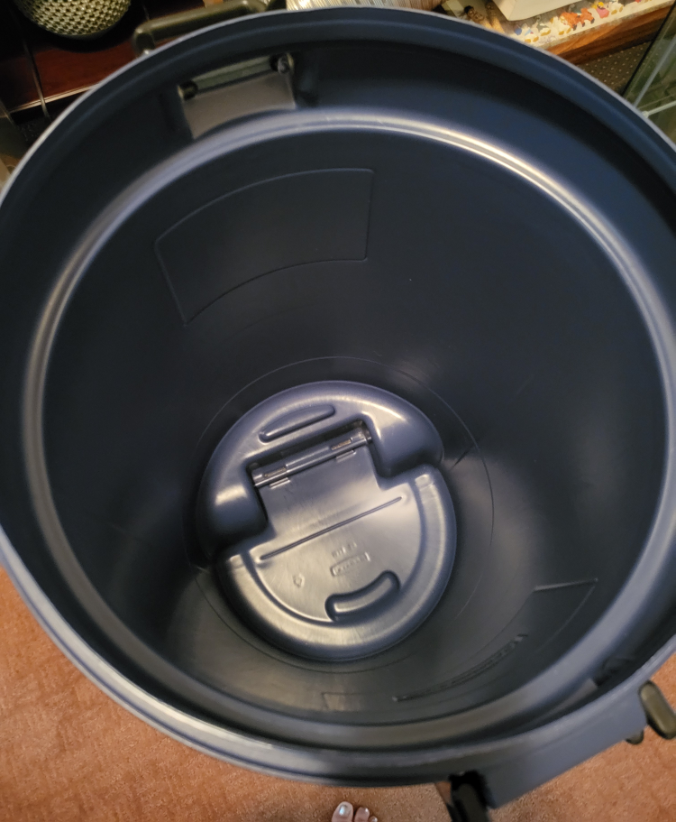 Rubbermaid Blue Wheeled Garbage Can image indicator(2)