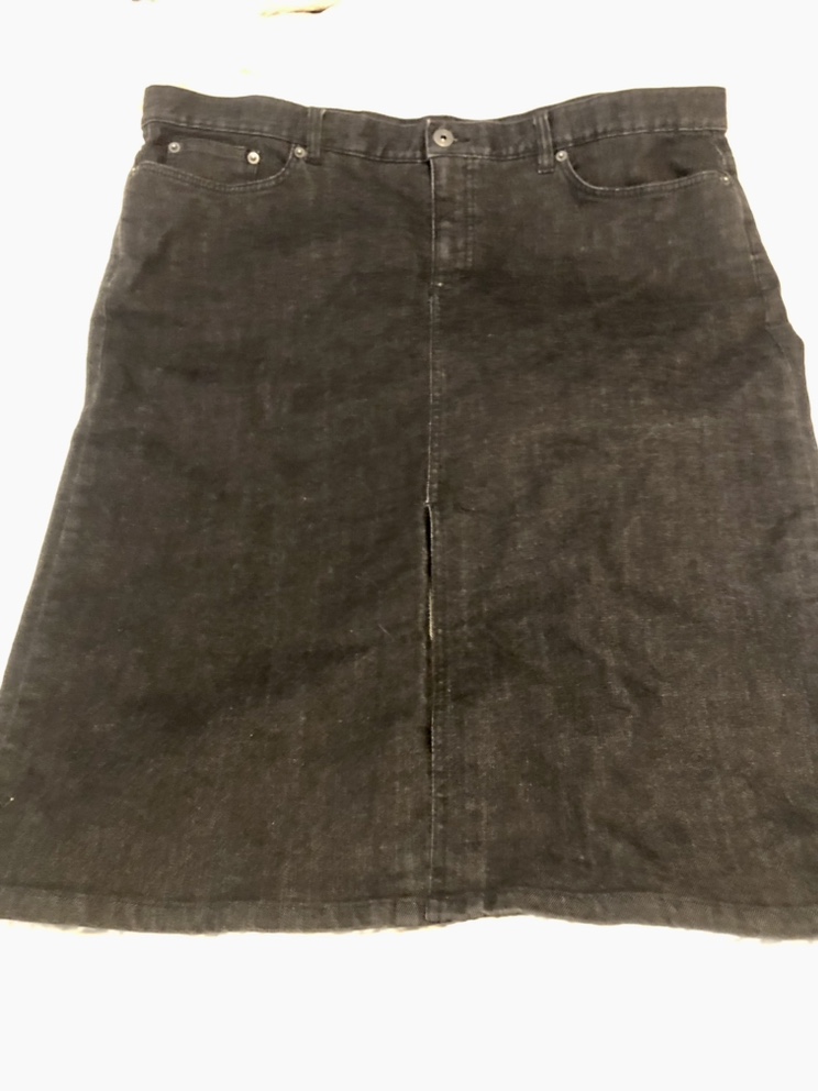 Ralph Lauren’s Lauren Black Denim Skirt image indicator(8)