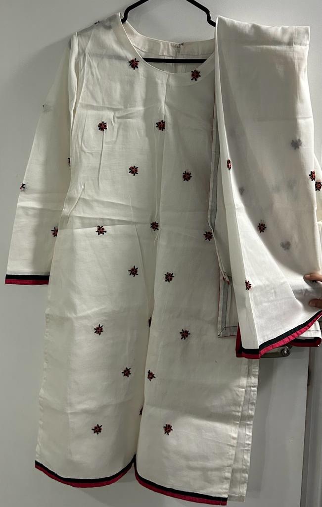 Clearance Offer White Embroidered Dress 3 Piece