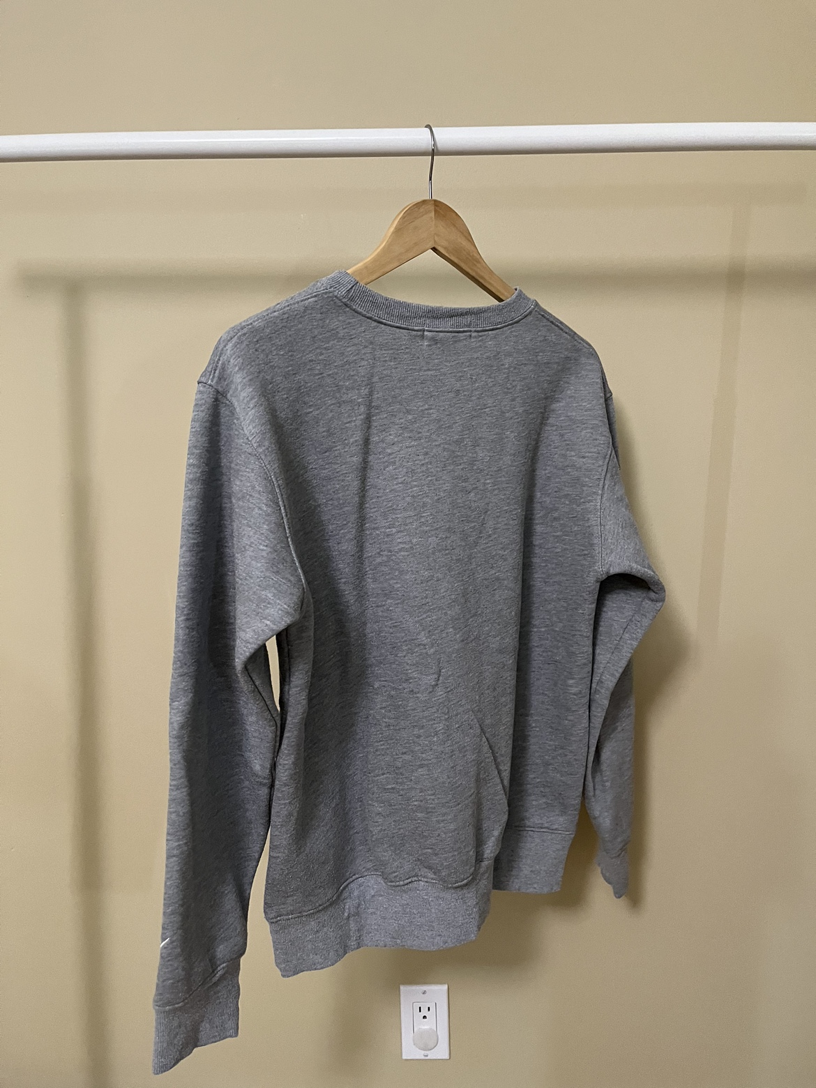 Long sleeve sweatshirt image indicator(2)