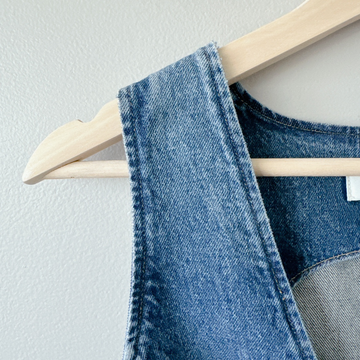 Agolde Denim Vest New with tags! Size XL Aritzia image indicator(6)