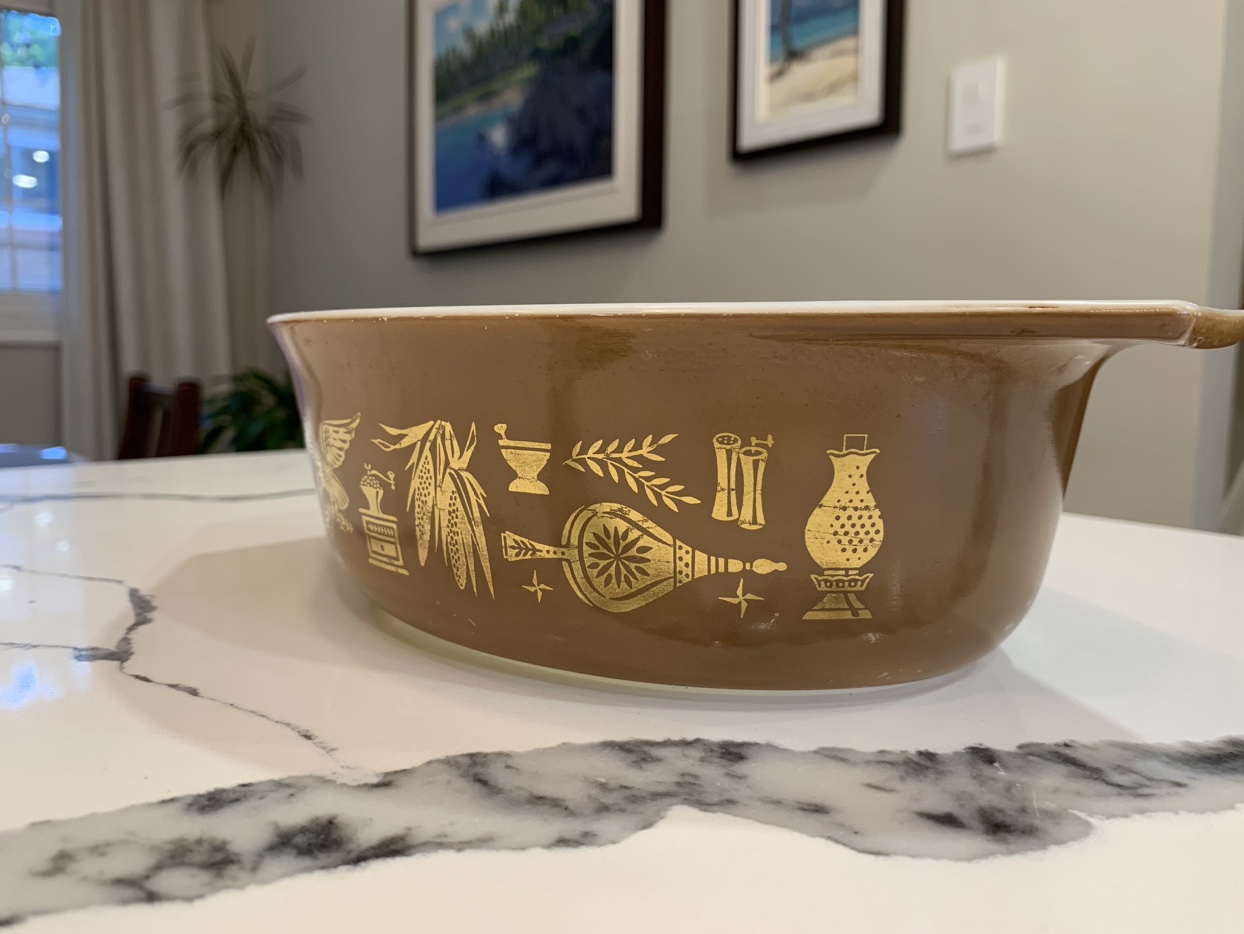 Pyrex Americana 1 & 1/2 Quart Cinderella Casserole image indicator(3)