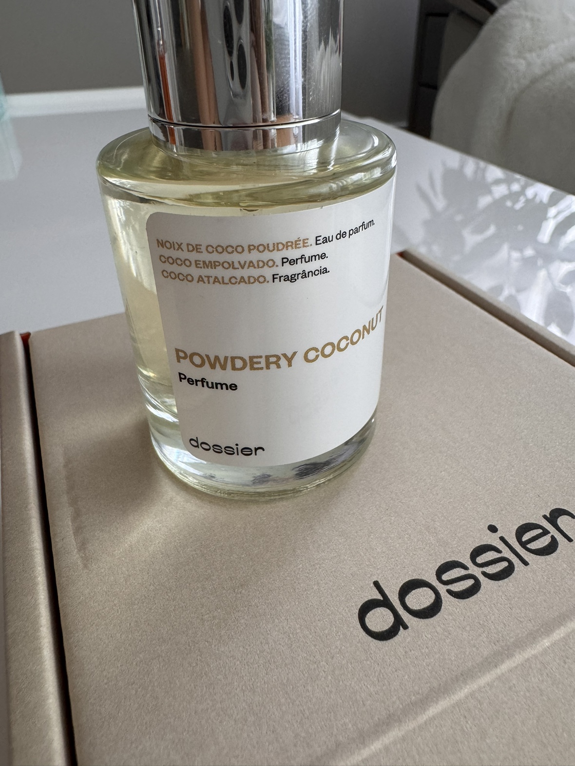 Dossier “Powdery Coconut” Perfume thumbnail