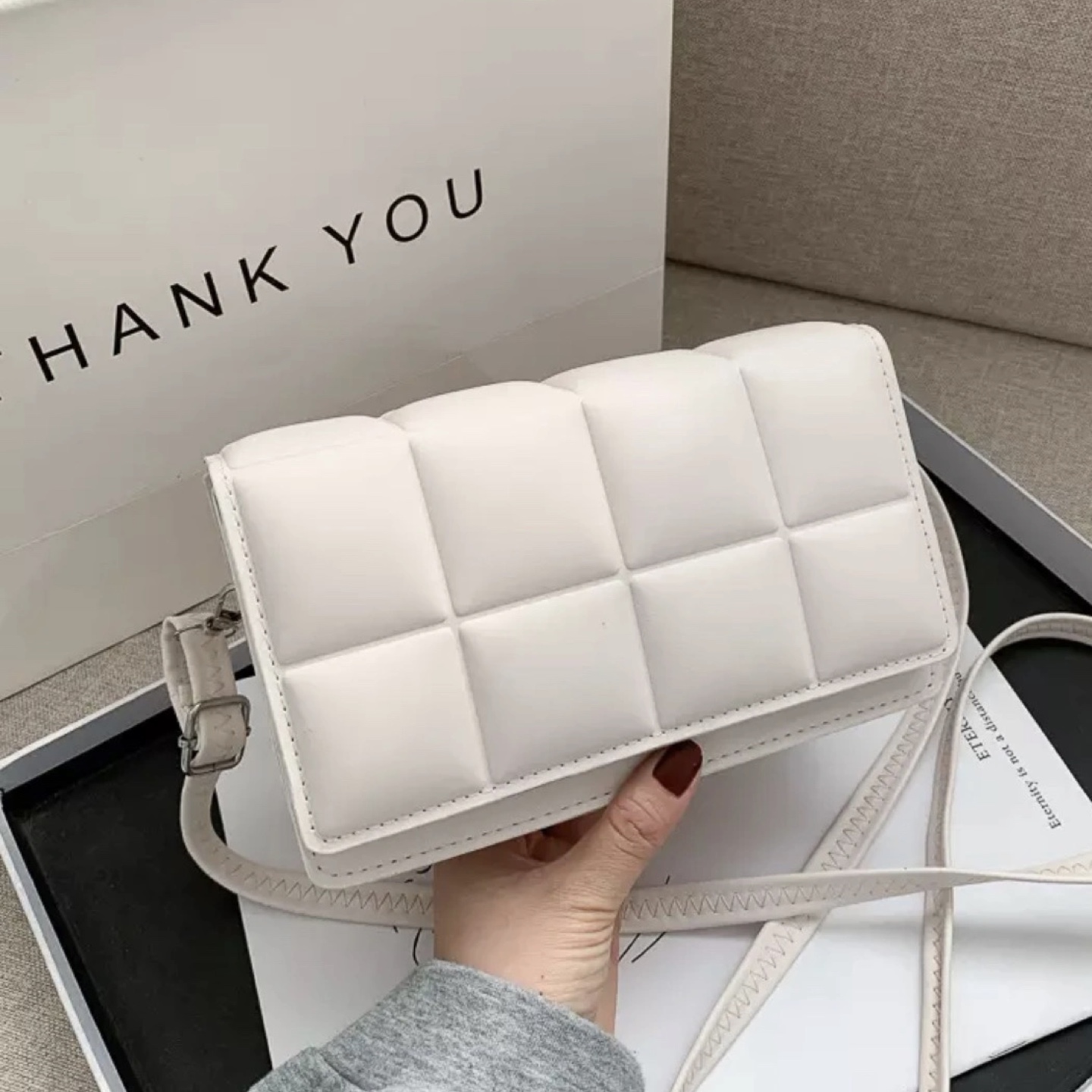 NEW white crossbody bag image indicator(4)