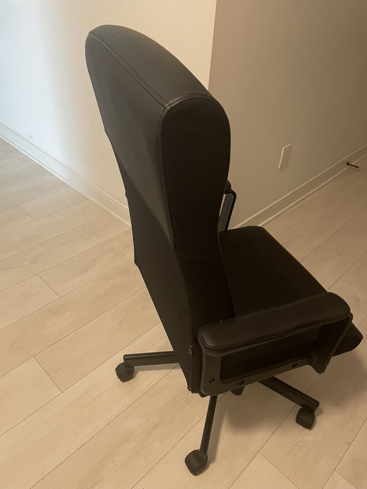 Black Office Chair - photo 3