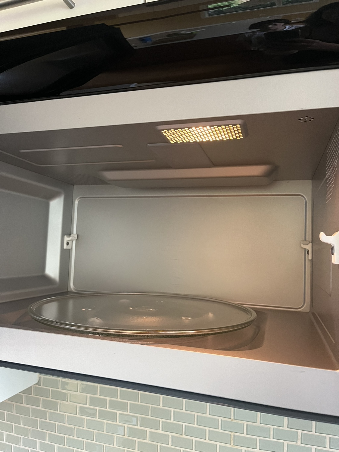 Whirlpool Microwave (over the range style) - photo 3