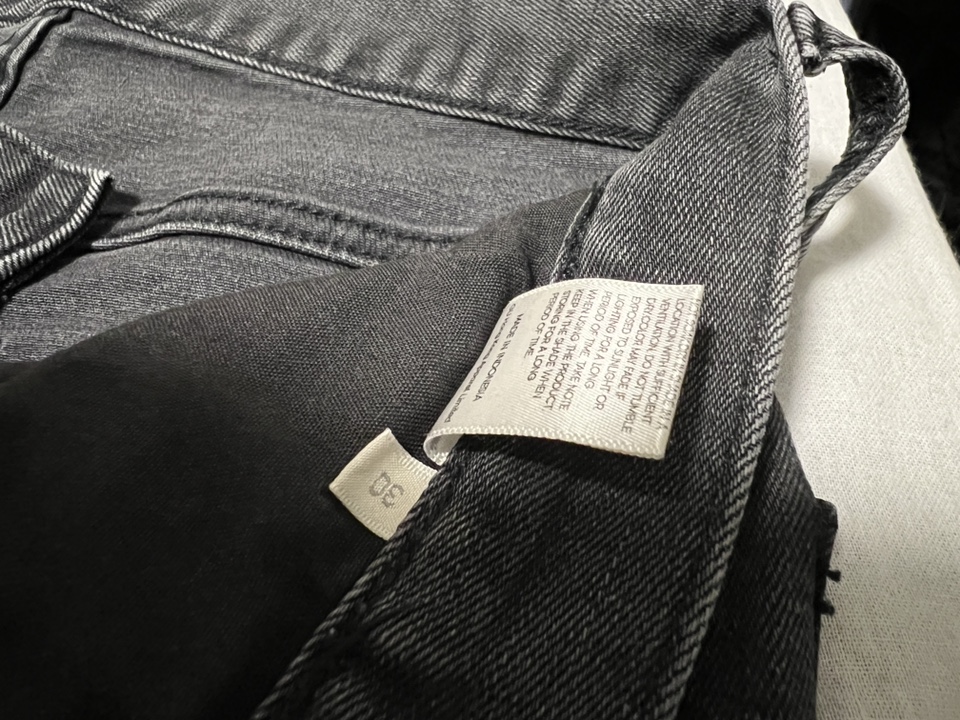 GU (a sister brand of UNIQLO) Extra Stretch Black Jeans image indicator(7)