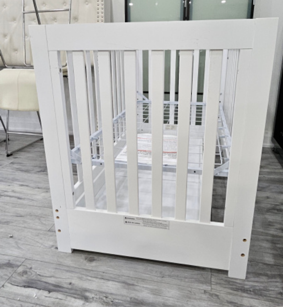 White Crib with Storage Drawer image indicator(7)