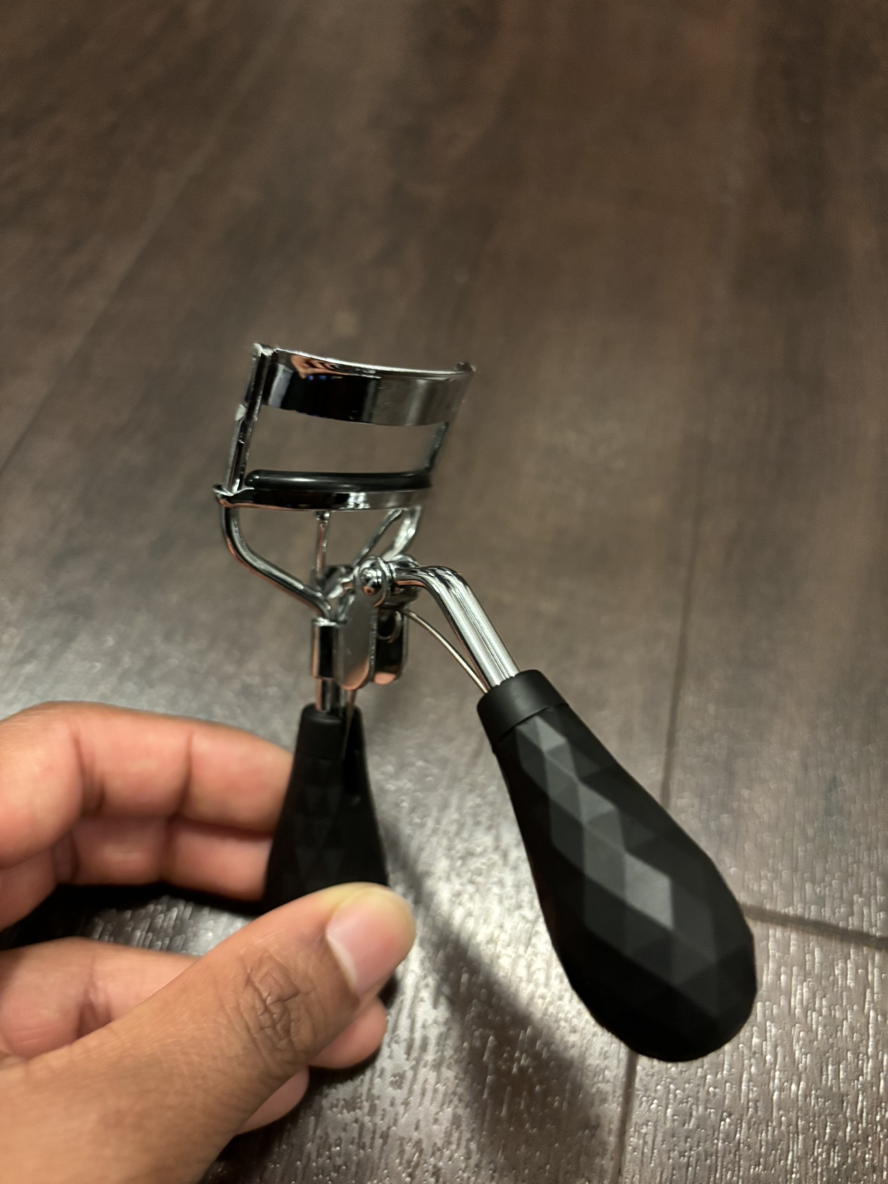 Small Eyelash Curler image indicator(3)