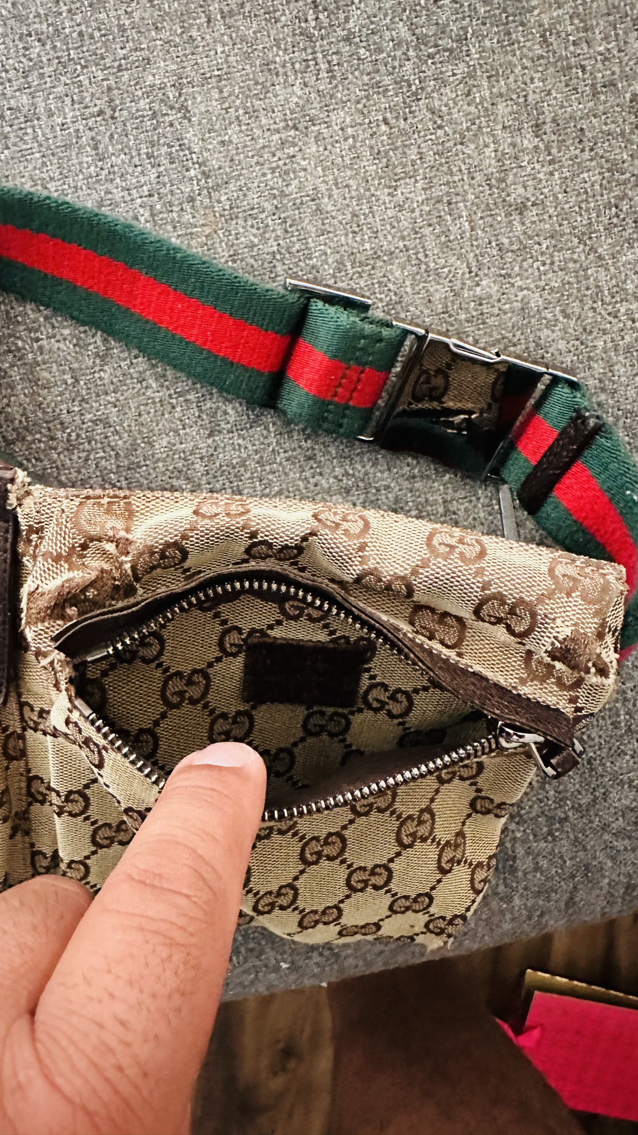 Gucci hip bag image indicator(2)