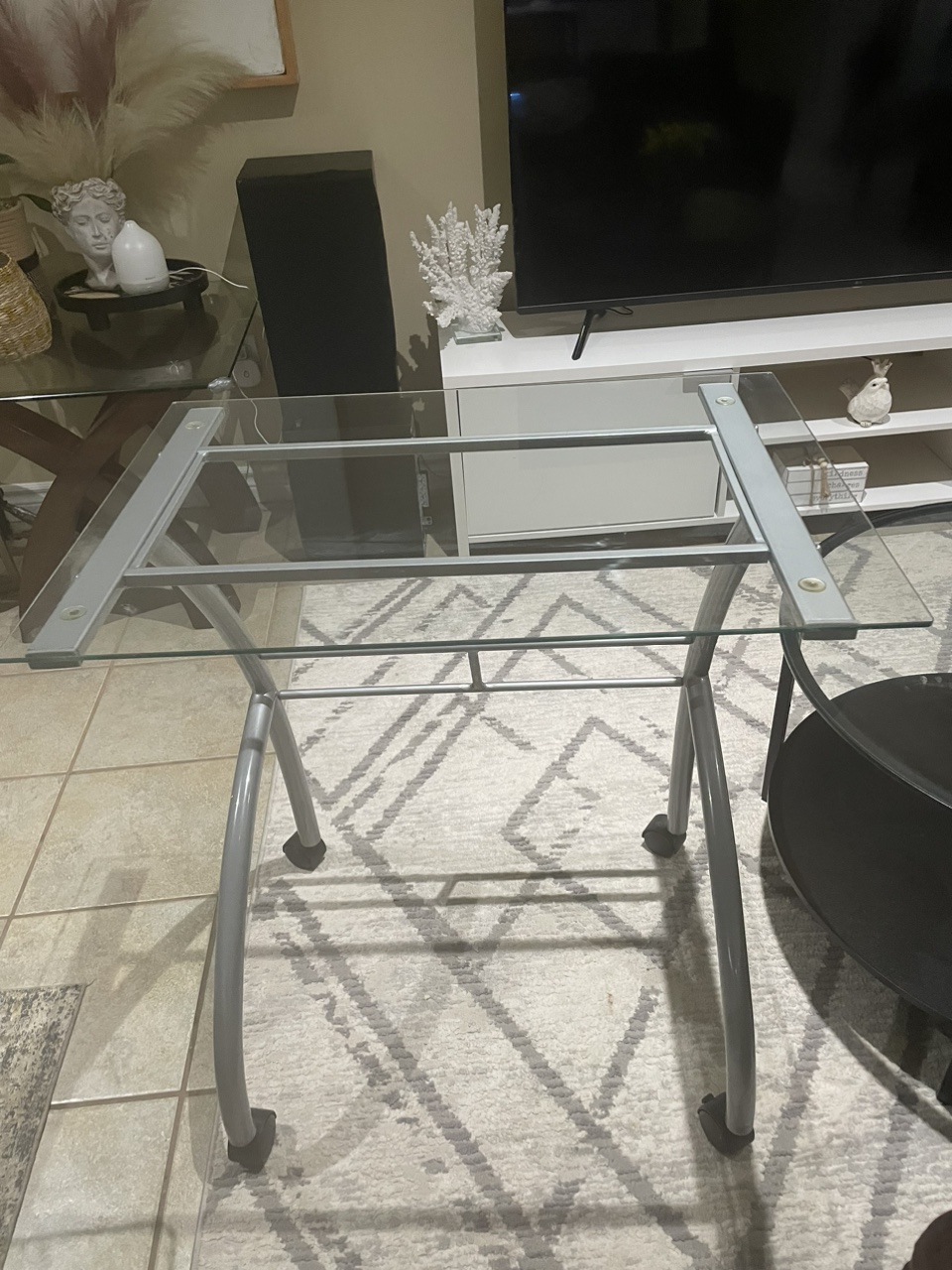 Small Computer Table (Free delivery) - photo 3