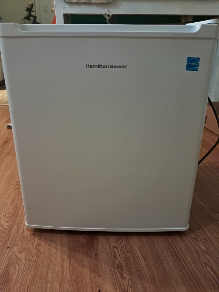 Hamilton Beach Mini fridge
