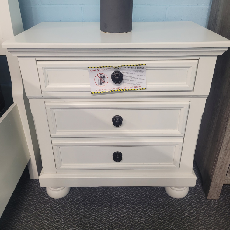 Queen Storage Bed with Dresser and 2xNightsstands - photo 4