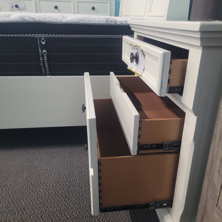 Queen Storage Bed with Dresser and 2xNightsstands - photo 5