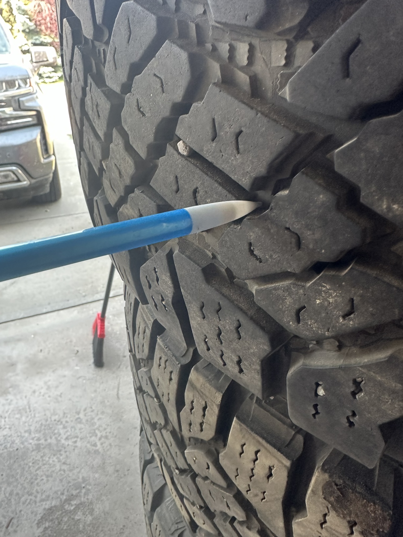Set of 4 275/65R18 Tires on rims - photo 2