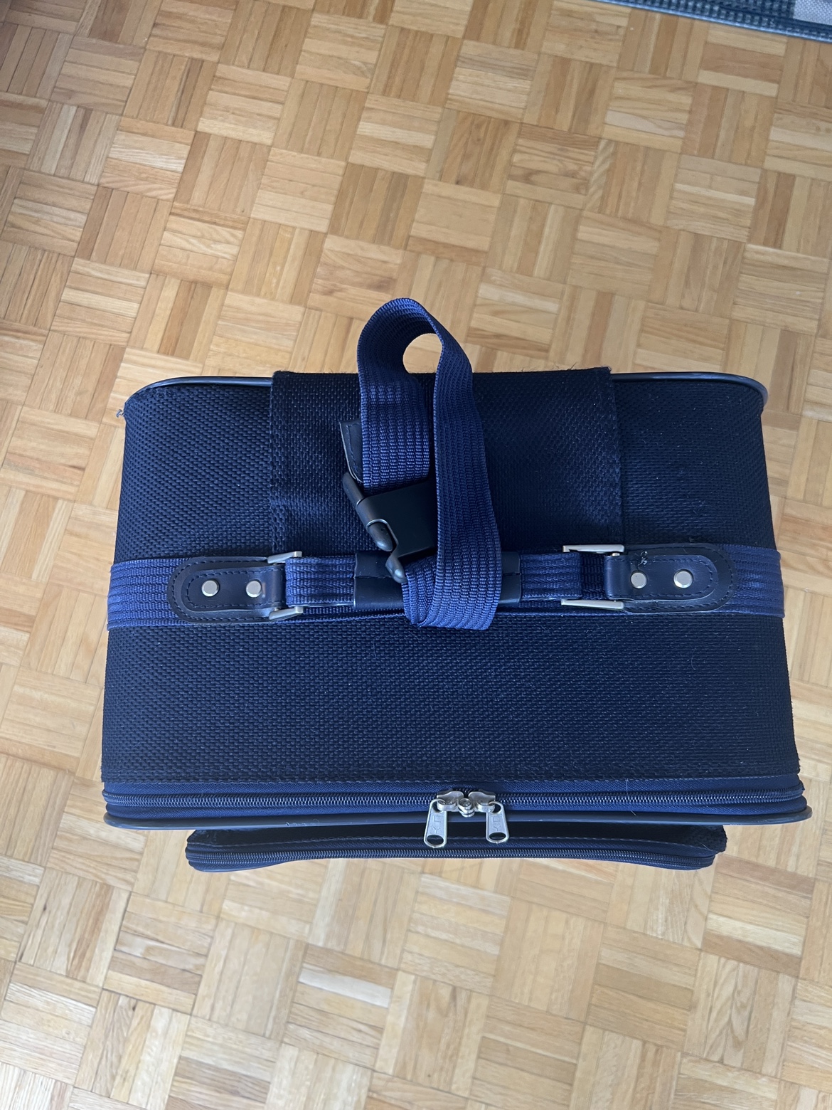 Suitcase - Navy Blue image indicator(5)