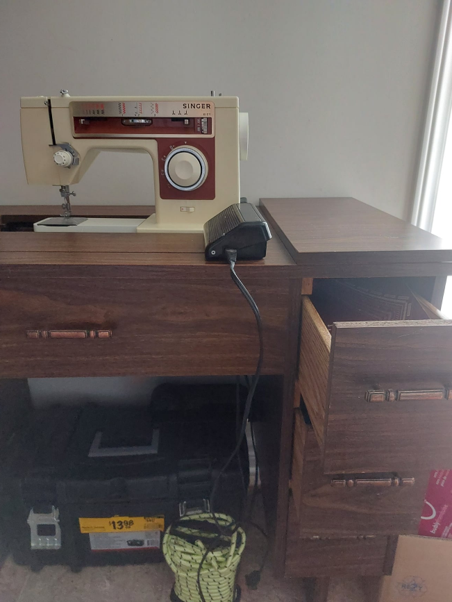 Singer sewing Machine - photo 5