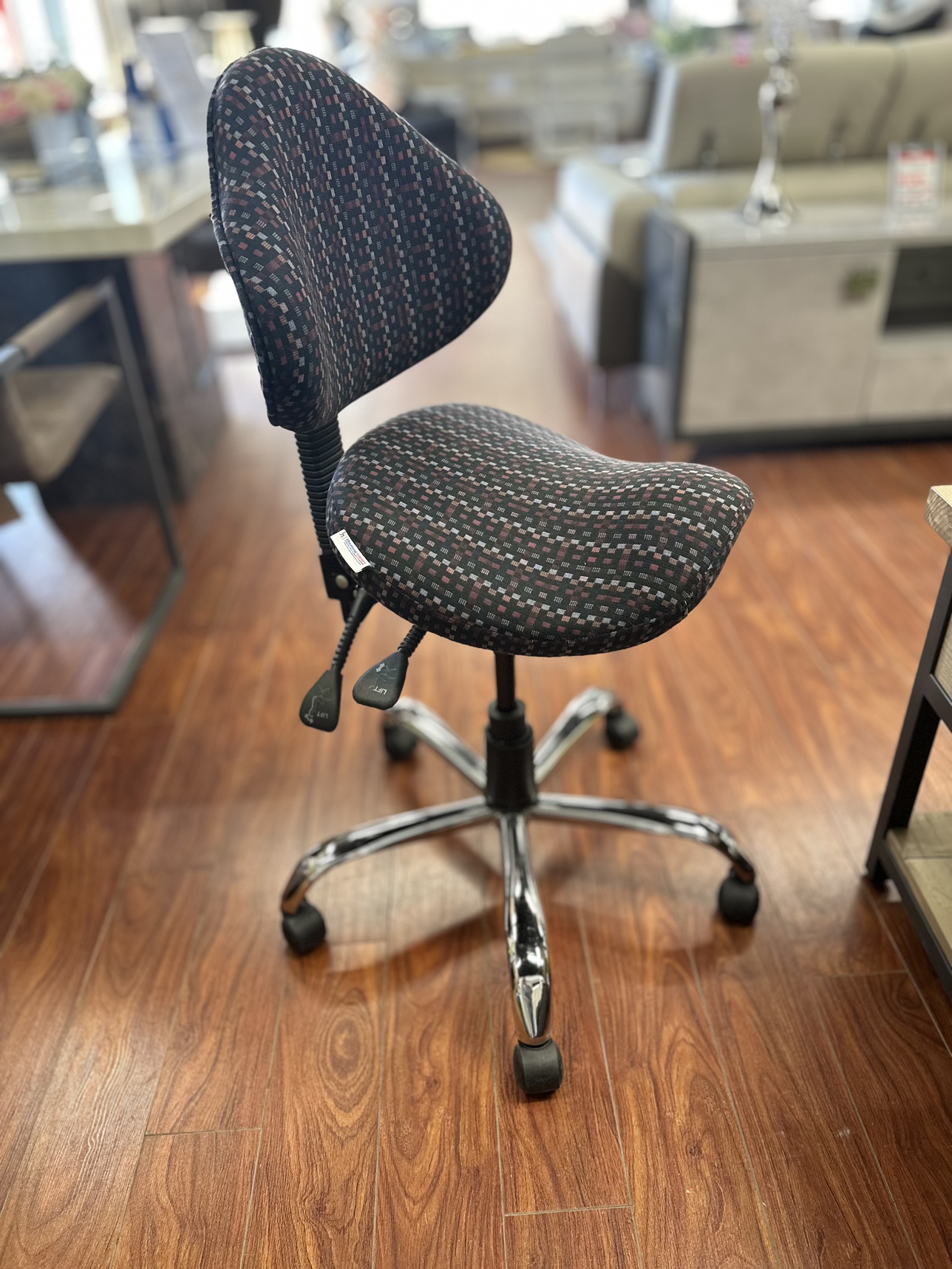 Office adjustable chair - photo 3