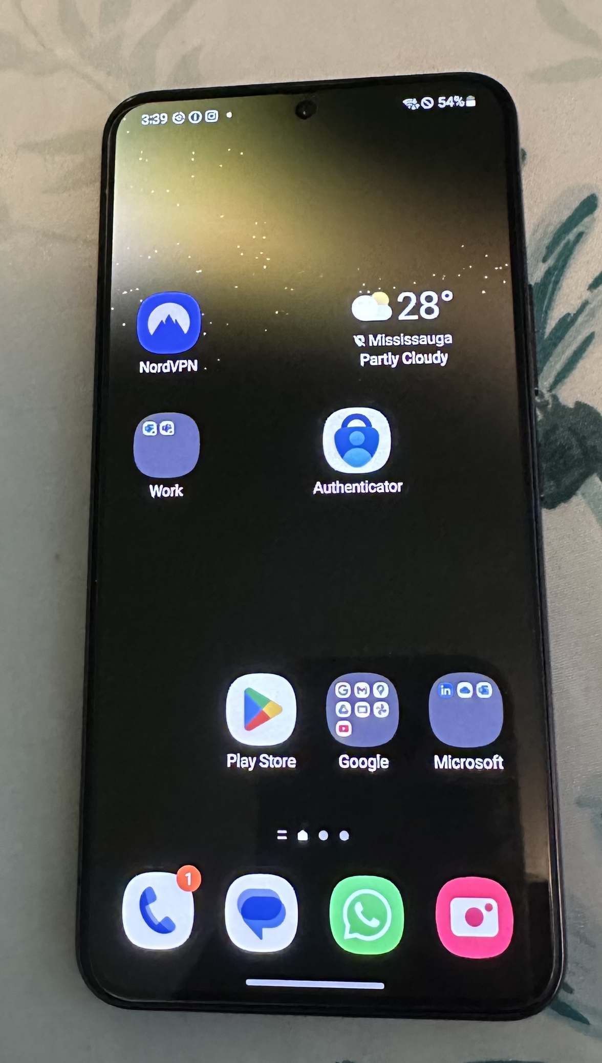 Samsung Galaxy S22 - photo 2