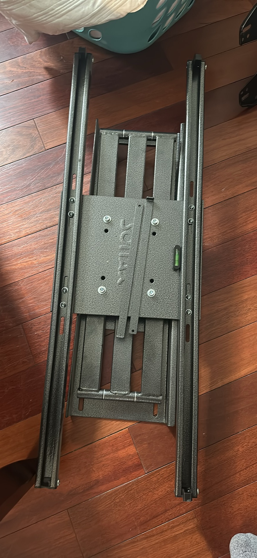 Samsung 50” TV with wall mount - photo 3