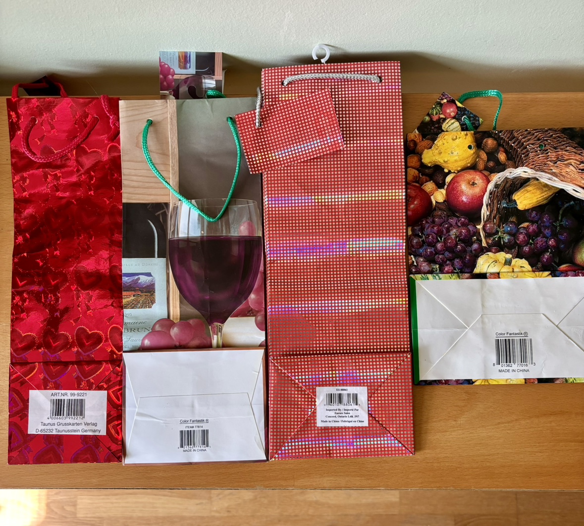 🆕 3 Wine Gift Bags plus 2 Gift Bags: 5 bags image indicator(2)
