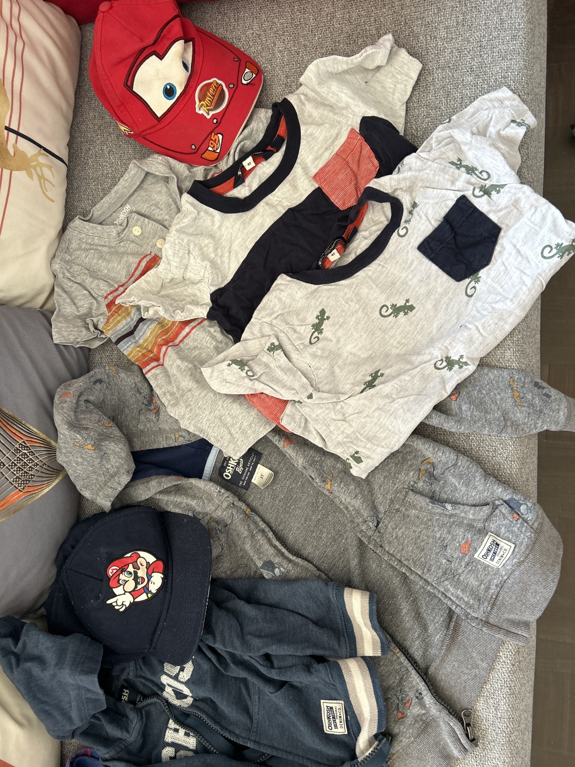Boys clothes for free.