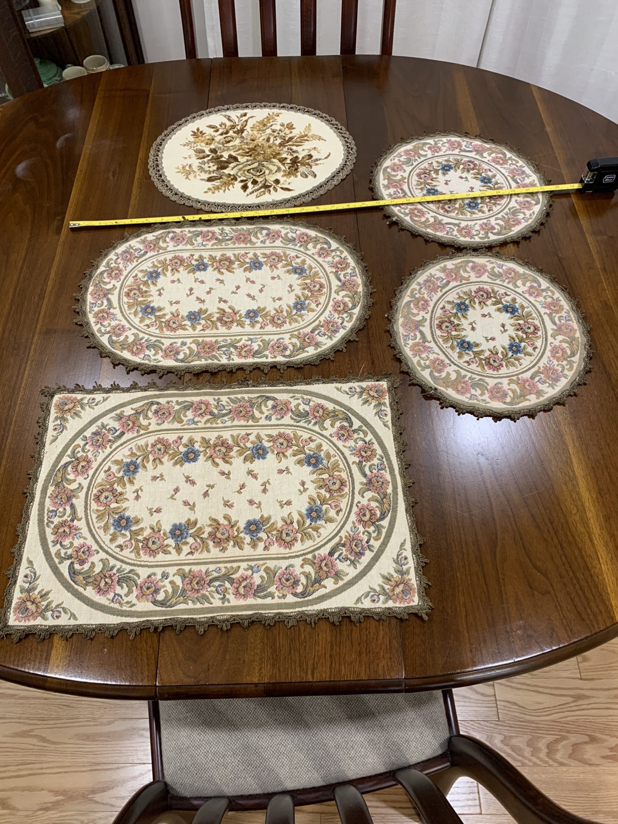 Set of 5 Belgium Doilies image indicator(2)