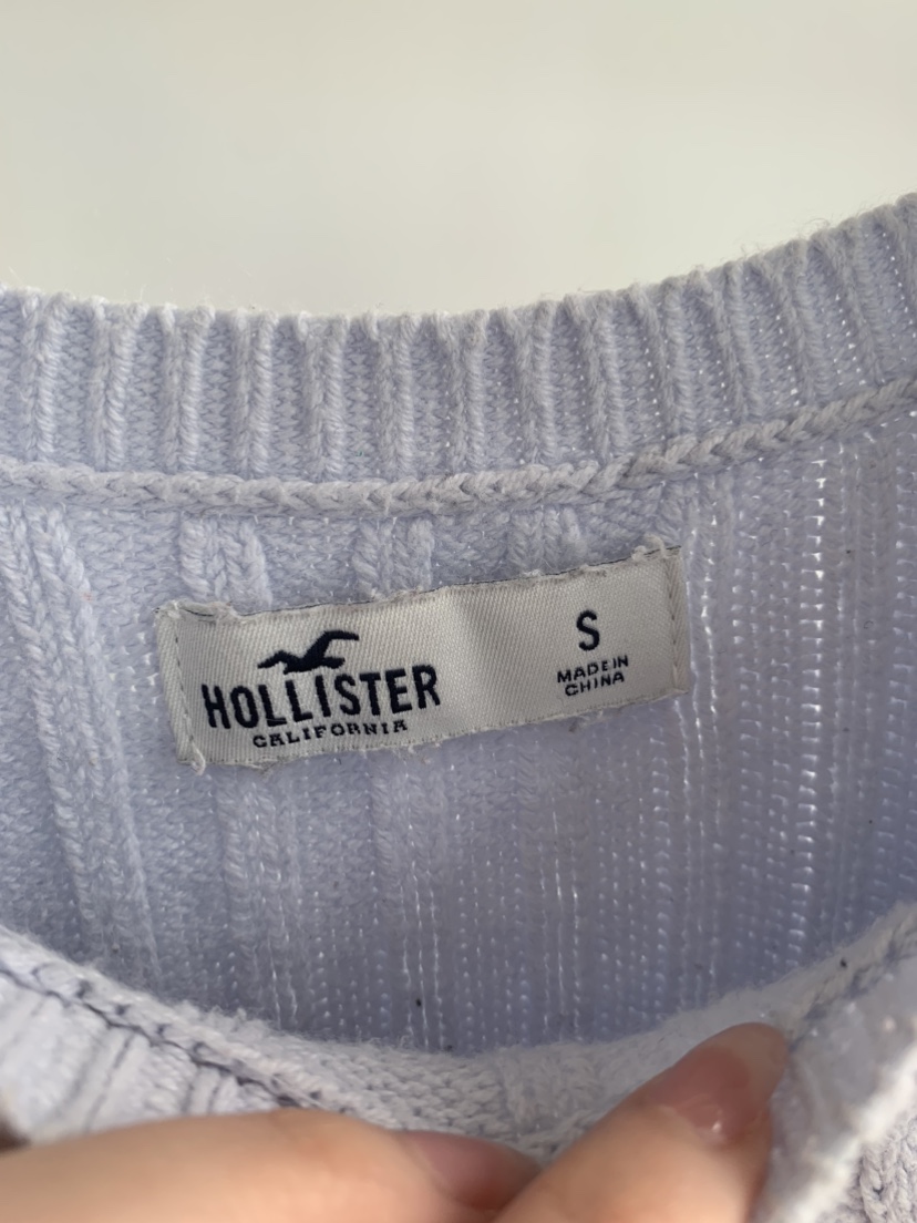 Hollister Cable Knit Crop Sweater Size Small image indicator(3)