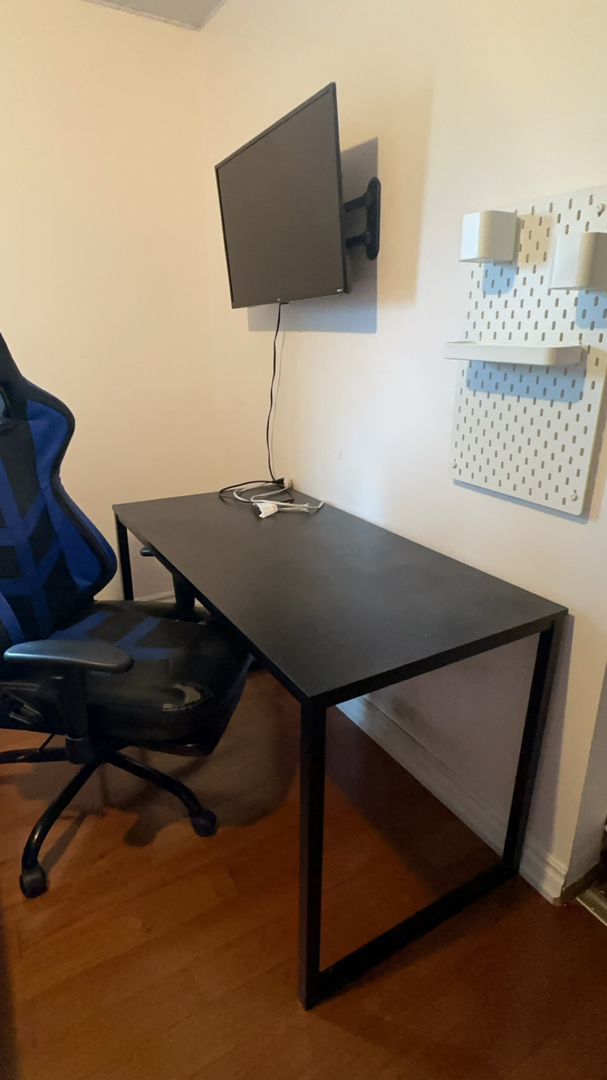 Black wooden desk - photo 4