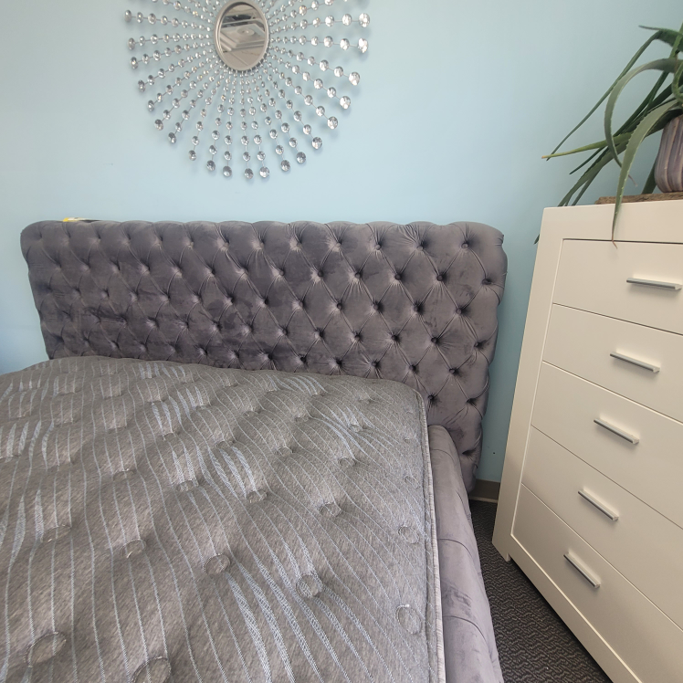Queen Size Bed Frame - photo 2
