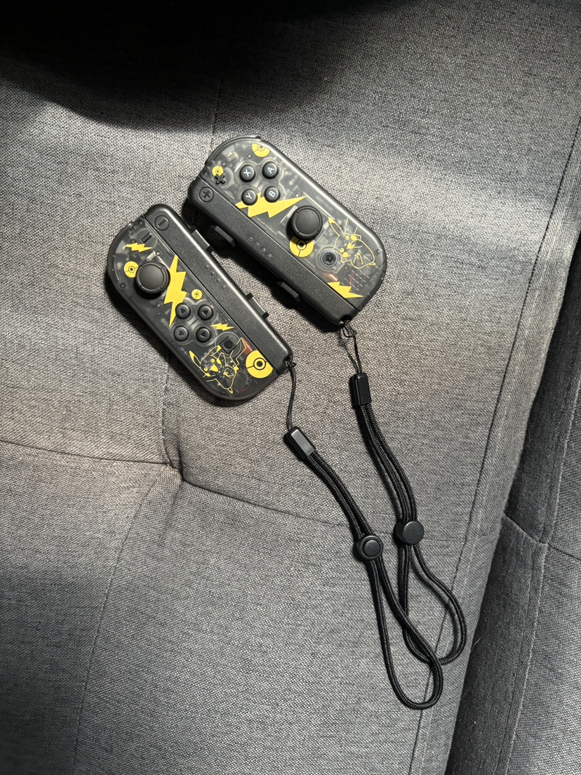 Nintendo Switch Joy-con (Pikachu) image indicator(2)