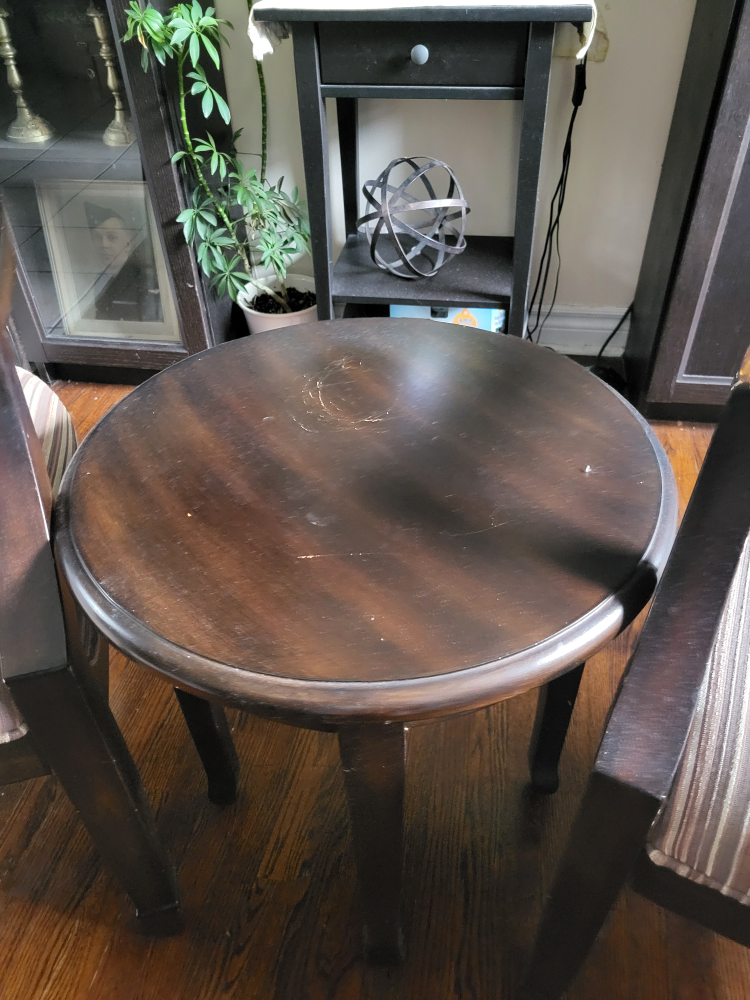 Chairs and side table - photo 3