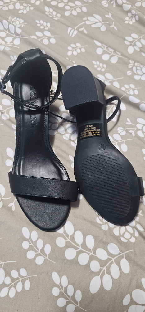 Black heels with ankle strap and buckle closure - photo 2