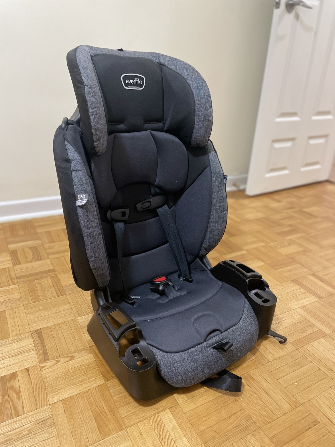 Evenflo Maestro Sport Harness Booster Car Seat image indicator(2)