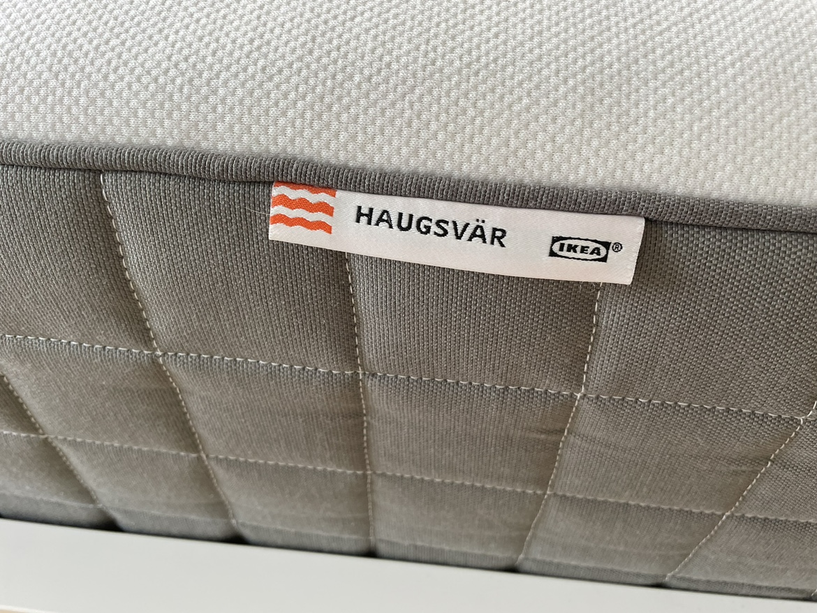 MATTRESS + pillow - photo 2