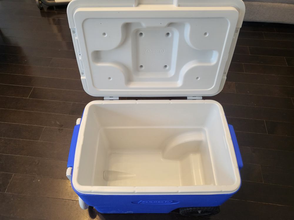 coleman cooler with wheels image indicator(2)