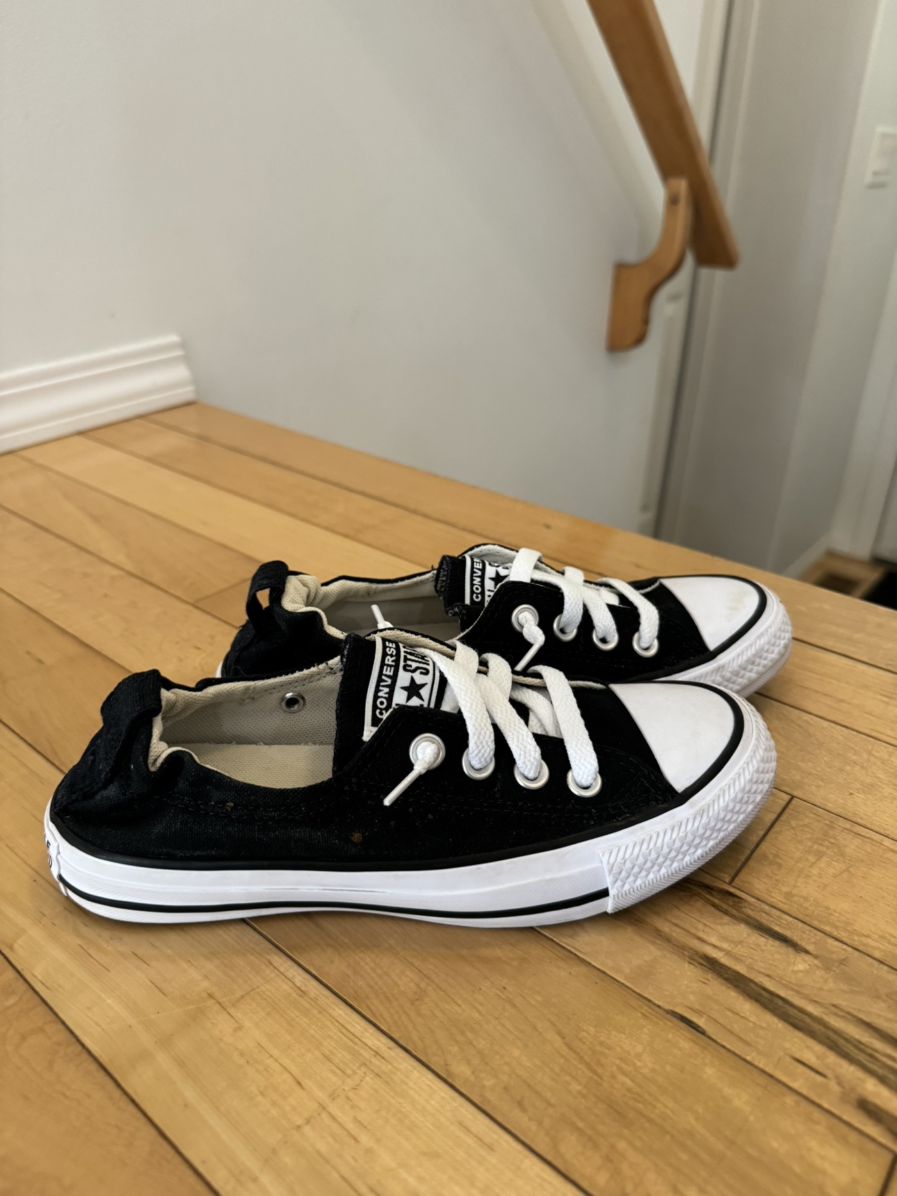 Size 6, fits 5 Women’s converse shoes