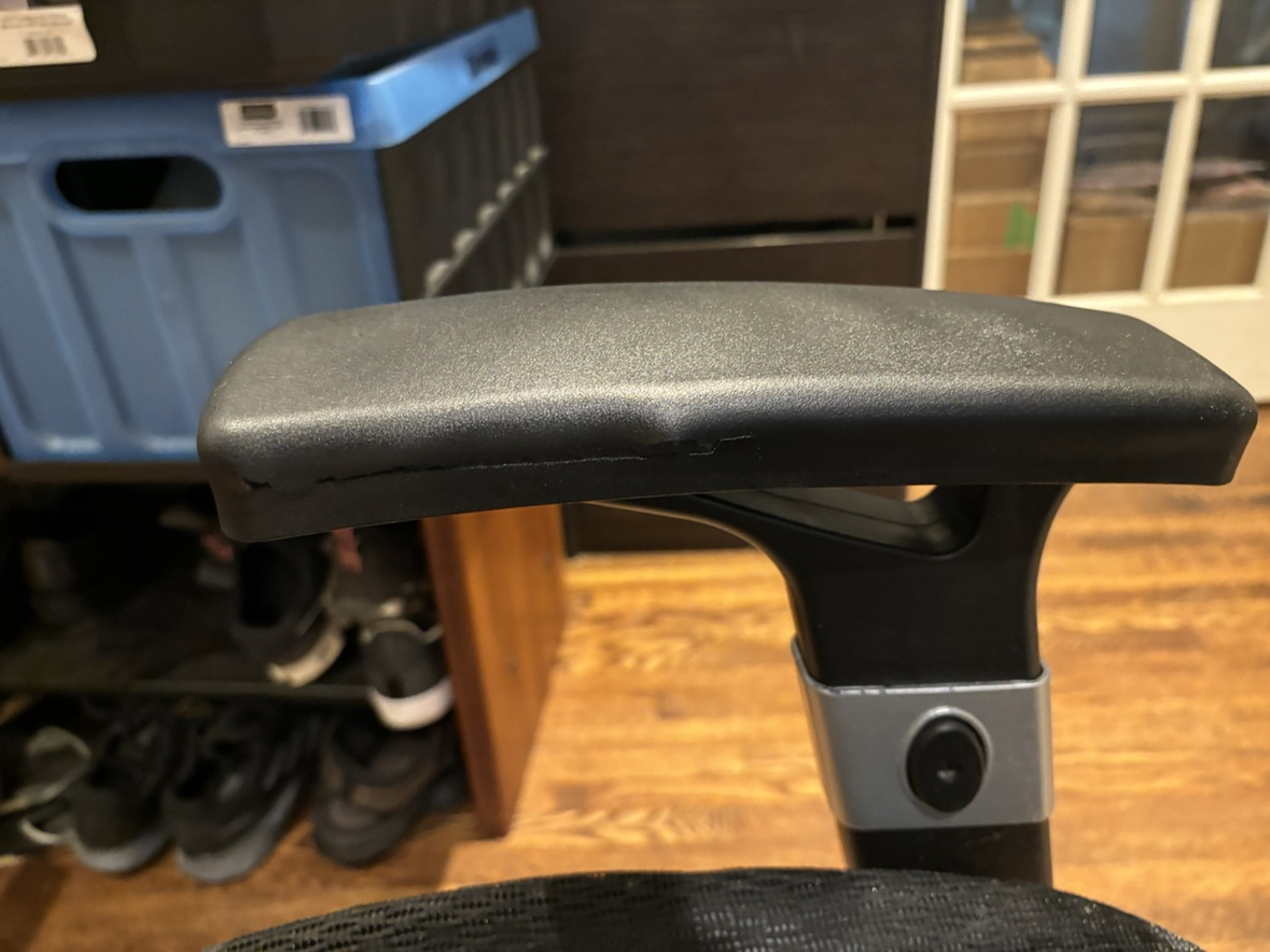 Staples Mesh Office Chair - ergonomic Hyken with head rest - photo 5