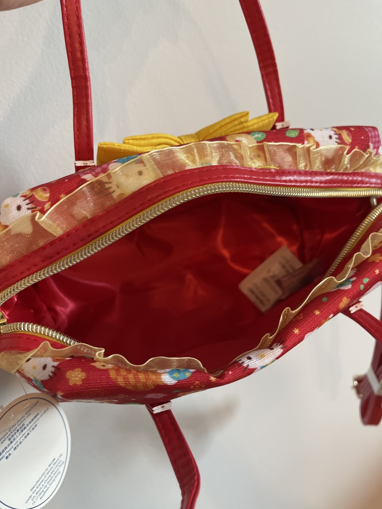 Brand New Hello Kitty Handbag with strap image indicator(3)