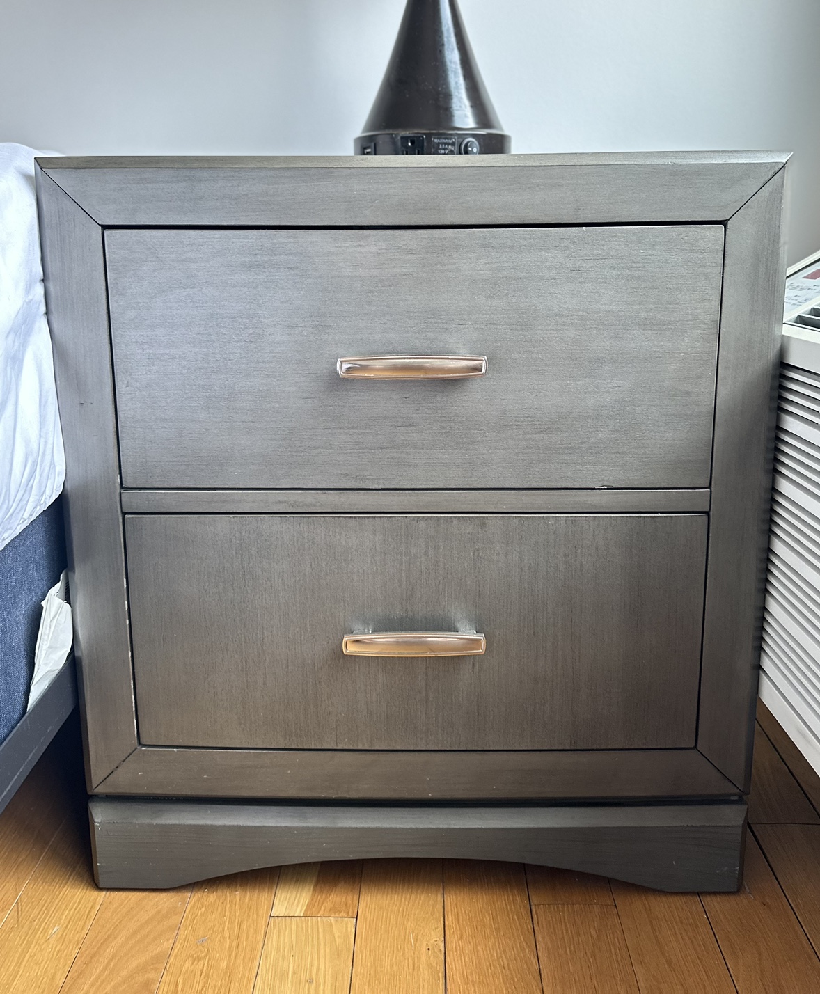 2 Nightstands with Drawers