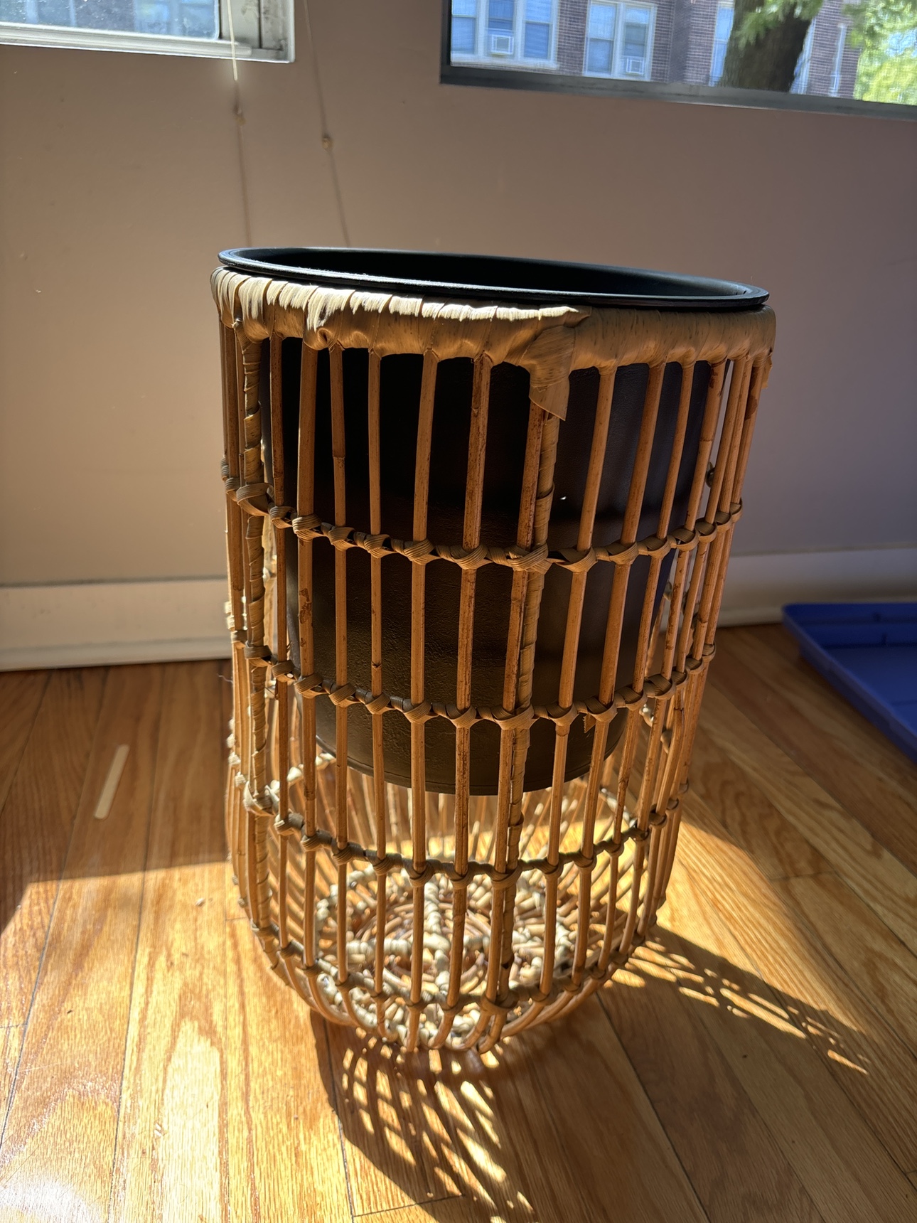 Plant vase holder