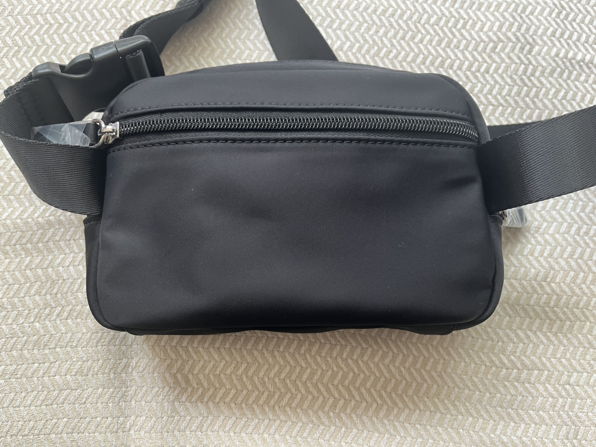 Guess belt bag 1L image indicator(2)