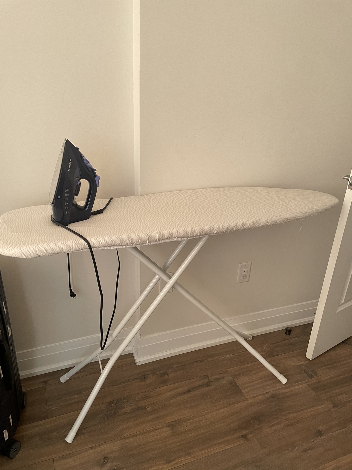 Ironing board + Beautural ceramic iron